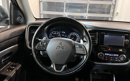 Mitsubishi Outlander III рестайлинг 3, 2016 год, 1 550 000 рублей, 10 фотография