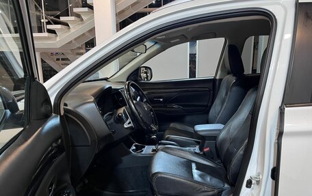 Mitsubishi Outlander III рестайлинг 3, 2016 год, 1 550 000 рублей, 14 фотография