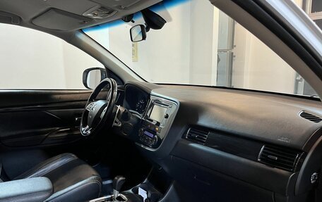 Mitsubishi Outlander III рестайлинг 3, 2016 год, 1 550 000 рублей, 12 фотография