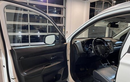 Mitsubishi Outlander III рестайлинг 3, 2016 год, 1 550 000 рублей, 17 фотография