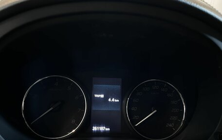 Mitsubishi Outlander III рестайлинг 3, 2016 год, 1 550 000 рублей, 11 фотография