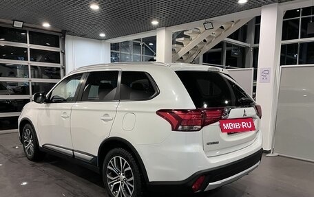 Mitsubishi Outlander III рестайлинг 3, 2016 год, 1 550 000 рублей, 5 фотография