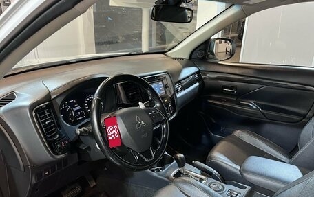 Mitsubishi Outlander III рестайлинг 3, 2016 год, 1 550 000 рублей, 19 фотография