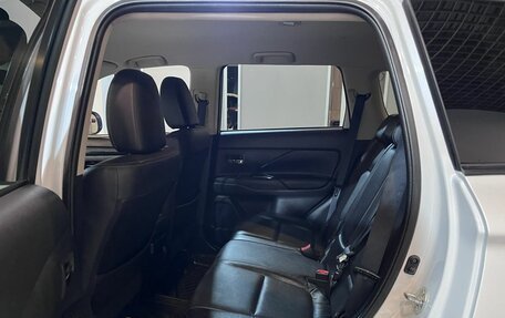 Mitsubishi Outlander III рестайлинг 3, 2016 год, 1 550 000 рублей, 20 фотография