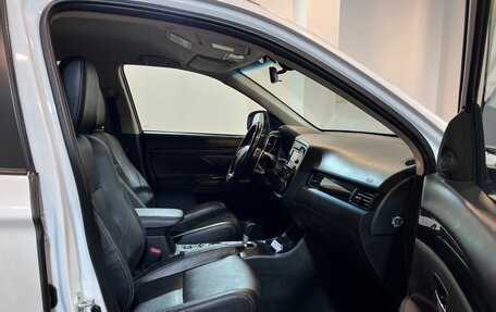 Mitsubishi Outlander III рестайлинг 3, 2016 год, 1 550 000 рублей, 25 фотография