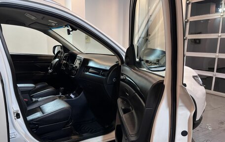 Mitsubishi Outlander III рестайлинг 3, 2016 год, 1 550 000 рублей, 23 фотография
