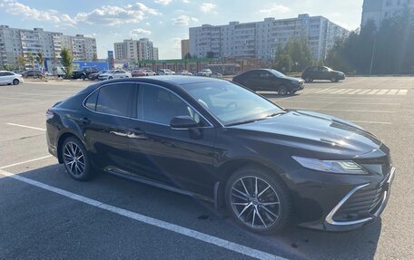 Toyota Camry, 2021 год, 3 260 000 рублей, 3 фотография