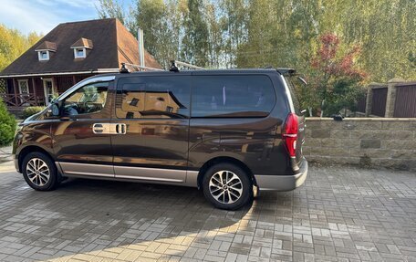Hyundai Grand Starex Grand Starex I рестайлинг 2, 2018 год, 4 700 000 рублей, 2 фотография