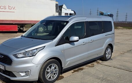 Ford Tourneo Connect II рестайлинг, 2019 год, 2 000 000 рублей, 3 фотография