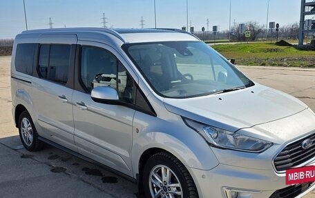 Ford Tourneo Connect II рестайлинг, 2019 год, 2 000 000 рублей, 2 фотография