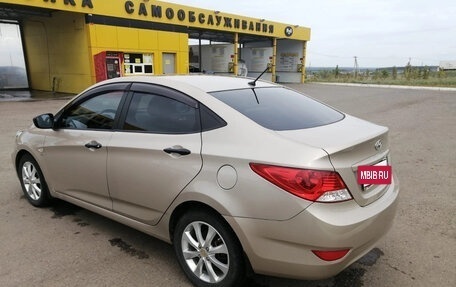 Hyundai Solaris II рестайлинг, 2011 год, 620 000 рублей, 3 фотография