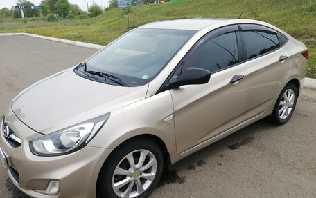 Hyundai Solaris II рестайлинг, 2011 год, 620 000 рублей, 5 фотография