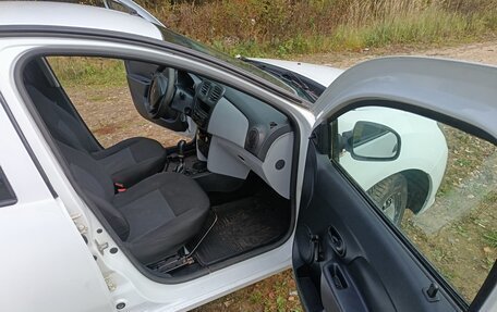 Renault Logan II, 2015 год, 390 000 рублей, 9 фотография