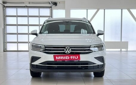 Volkswagen Tiguan II, 2021 год, 2 295 000 рублей, 2 фотография