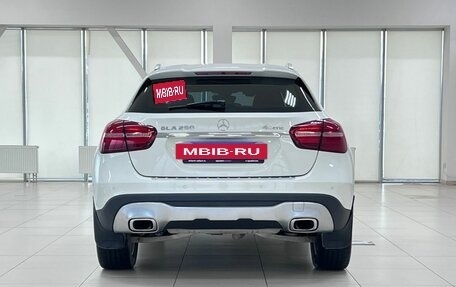 Mercedes-Benz GLA, 2017 год, 1 700 000 рублей, 8 фотография