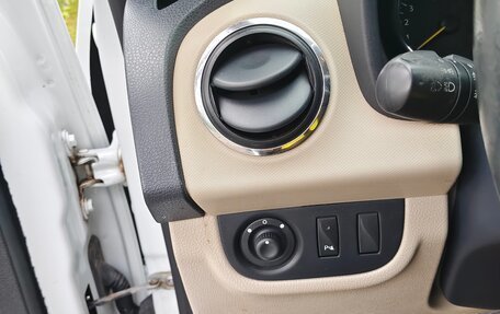 Renault Logan II, 2014 год, 650 000 рублей, 12 фотография