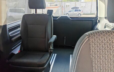 Volkswagen Multivan T6 рестайлинг, 2018 год, 3 700 000 рублей, 3 фотография