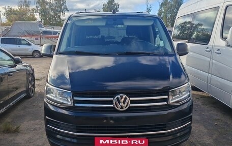 Volkswagen Multivan T6 рестайлинг, 2018 год, 3 700 000 рублей, 2 фотография