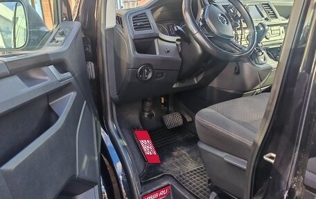 Volkswagen Multivan T6 рестайлинг, 2018 год, 3 700 000 рублей, 5 фотография