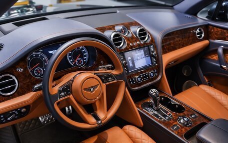 Bentley Bentayga I, 2016 год, 12 990 000 рублей, 4 фотография