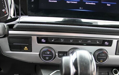 Volkswagen Multivan T6 рестайлинг, 2019 год, 5 990 000 рублей, 14 фотография