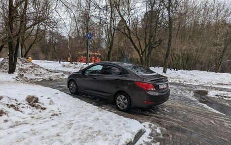 Hyundai Solaris II рестайлинг, 2015 год, 1 050 000 рублей, 3 фотография