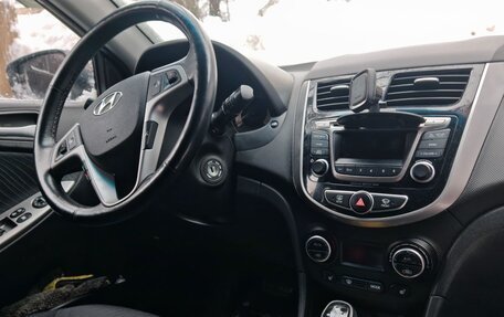 Hyundai Solaris II рестайлинг, 2015 год, 1 050 000 рублей, 12 фотография