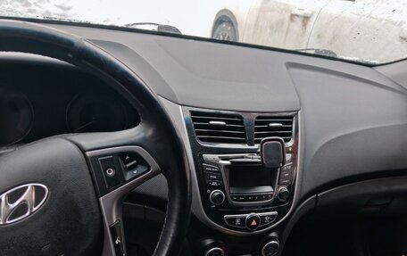 Hyundai Solaris II рестайлинг, 2015 год, 1 050 000 рублей, 18 фотография