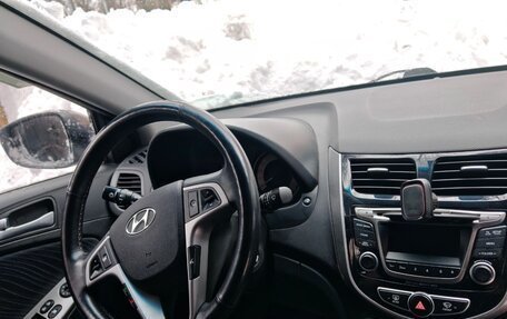 Hyundai Solaris II рестайлинг, 2015 год, 1 050 000 рублей, 15 фотография
