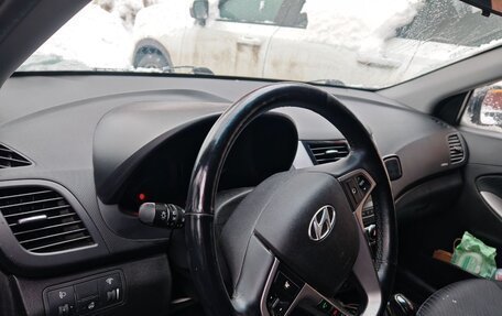 Hyundai Solaris II рестайлинг, 2015 год, 1 050 000 рублей, 17 фотография