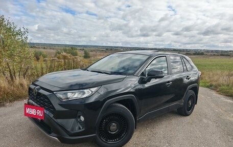 Toyota RAV4, 2022 год, 3 300 000 рублей, 5 фотография