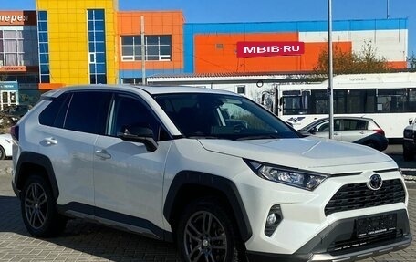 Toyota RAV4, 2022 год, 3 400 000 рублей, 2 фотография