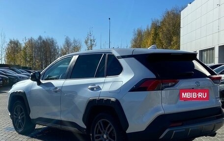 Toyota RAV4, 2022 год, 3 400 000 рублей, 5 фотография