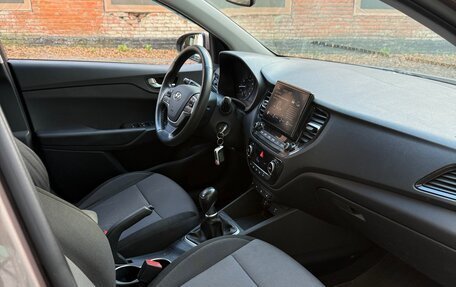 Hyundai Solaris II рестайлинг, 2021 год, 1 700 000 рублей, 10 фотография