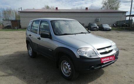 Chevrolet Niva I рестайлинг, 2016 год, 520 000 рублей, 3 фотография