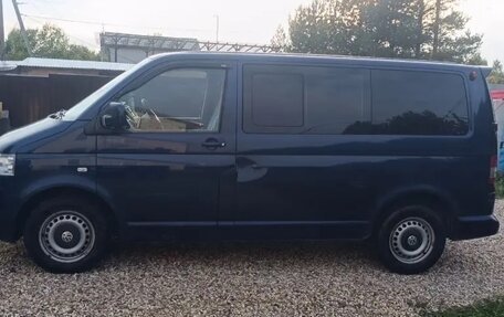 Volkswagen Caravelle T5, 2005 год, 890 000 рублей, 3 фотография