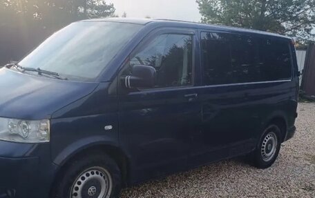 Volkswagen Caravelle T5, 2005 год, 890 000 рублей, 2 фотография
