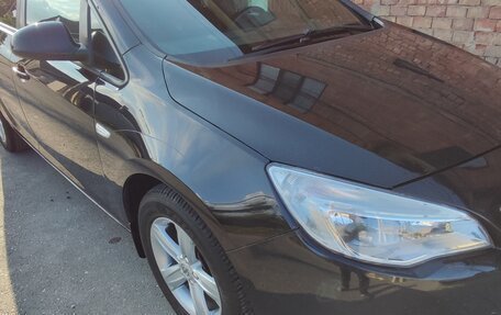 Opel Astra J, 2011 год, 620 000 рублей, 3 фотография