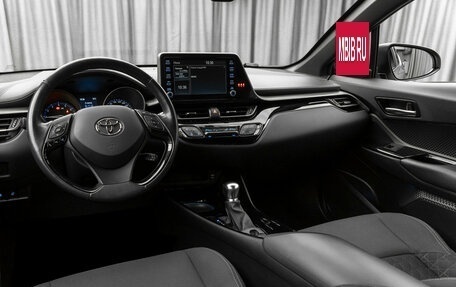 Toyota C-HR I рестайлинг, 2021 год, 2 580 000 рублей, 9 фотография
