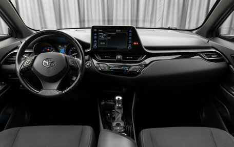 Toyota C-HR I рестайлинг, 2021 год, 2 580 000 рублей, 10 фотография