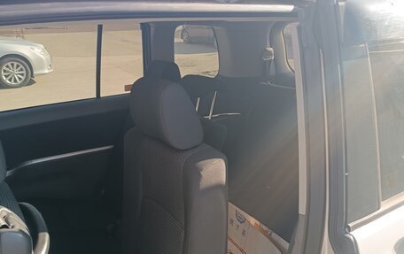 Toyota ISis I, 2011 год, 1 300 000 рублей, 5 фотография