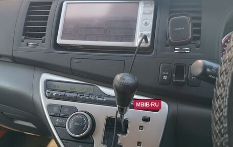 Toyota ISis I, 2011 год, 1 300 000 рублей, 7 фотография