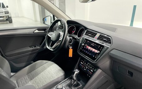 Volkswagen Tiguan II, 2021 год, 3 400 000 рублей, 30 фотография