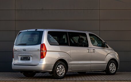 Hyundai Grand Starex Grand Starex I рестайлинг 2, 2010 год, 1 795 000 рублей, 6 фотография