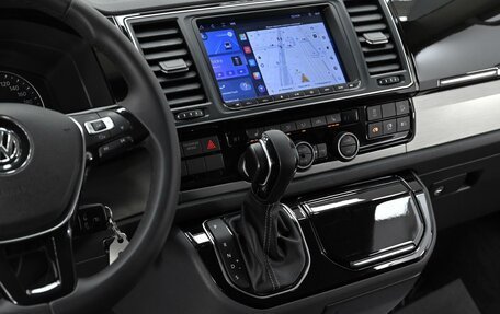 Volkswagen Multivan T6 рестайлинг, 2019 год, 3 249 000 рублей, 10 фотография
