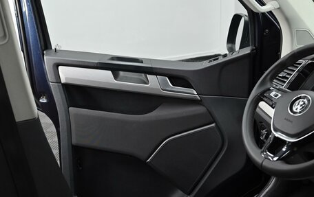 Volkswagen Multivan T6 рестайлинг, 2019 год, 3 249 000 рублей, 12 фотография