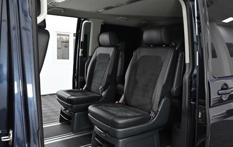 Volkswagen Multivan T6 рестайлинг, 2019 год, 3 249 000 рублей, 14 фотография
