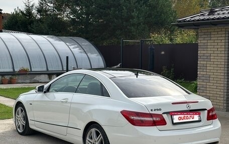 Mercedes-Benz E-Класс, 2011 год, 1 350 000 рублей, 3 фотография