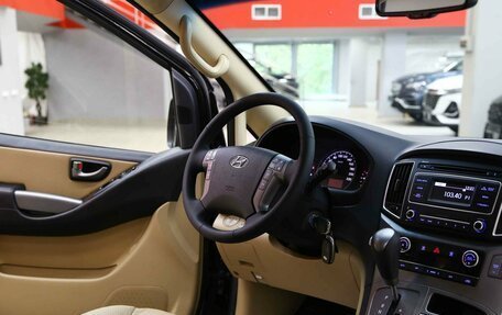 Hyundai H-1 II рестайлинг, 2019 год, 2 790 000 рублей, 11 фотография