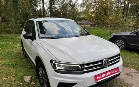 Volkswagen Tiguan II, 2018 год, 2 450 000 рублей, 3 фотография